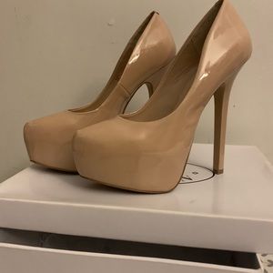 Steve Madden nude high heels Size 7 1/2